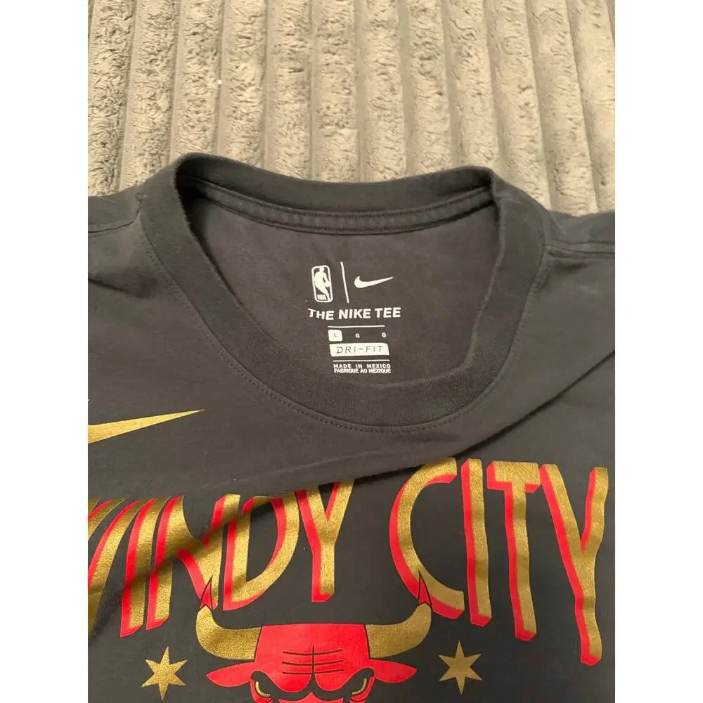 Chicago Bulls Nike Lot of 2 T-Shirts‎ Men’s Size Large